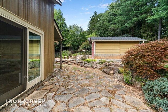 Building Photo - 42 Westover Dr