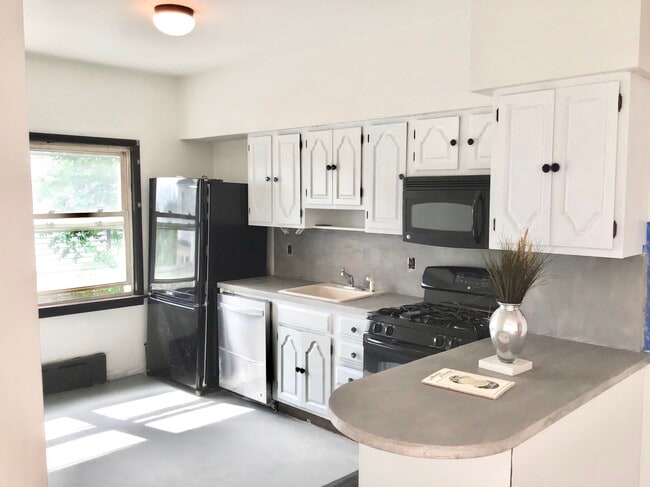 Building Photo - 506 Gregory Ave