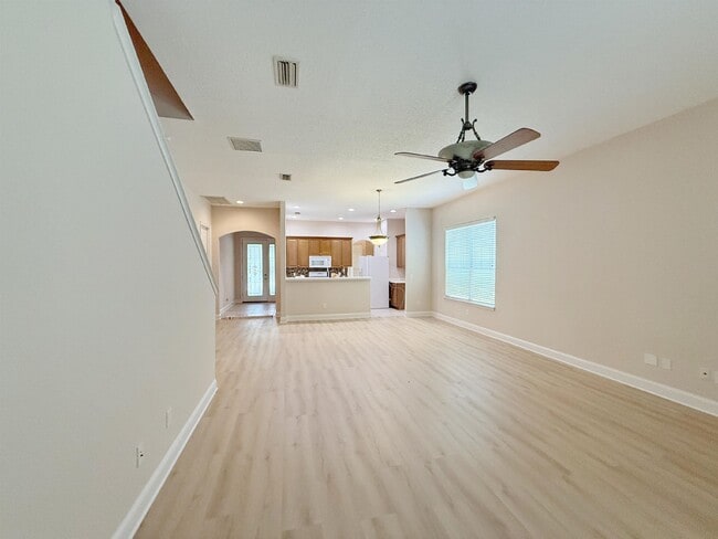 Building Photo - 157 W Village Dr