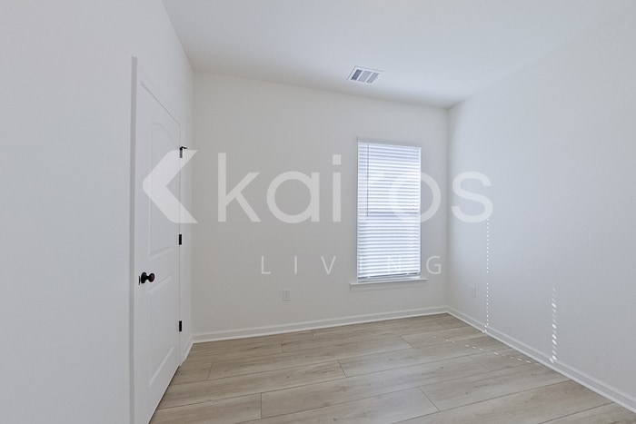 Building Photo - 121 Rainfall Ln