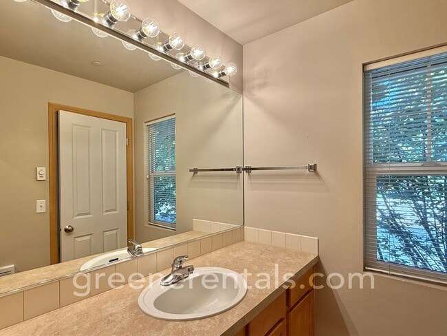 Building Photo - 2BR 2.5BA Condo in Horizon Point Neighborhood