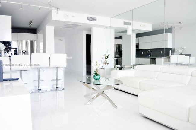 Building Photo - 100 Lincoln Rd