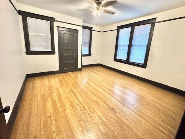 Building Photo - Historic Large Beautiful midtown home near Rhodes College available for Rent!