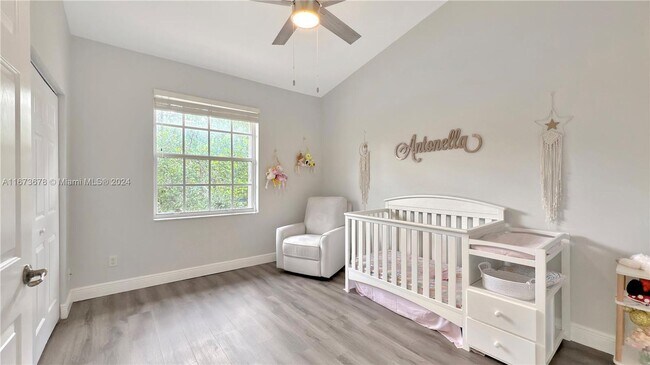 Building Photo - 3387 Lakeside Dr