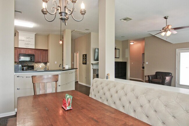 Building Photo - 511 Plantain Ln