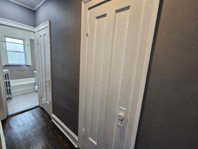 Building Photo - 6551 N Francisco Ave