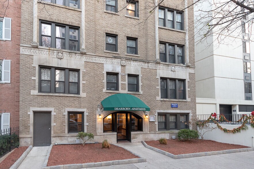 Primary Photo - 1350 N Dearborn St
