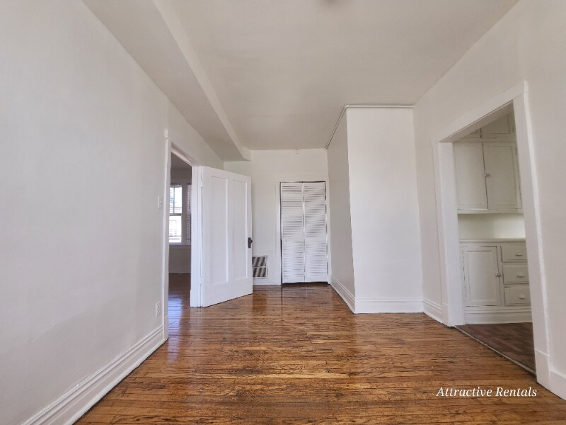 Building Photo - 1158 S Mason Ave