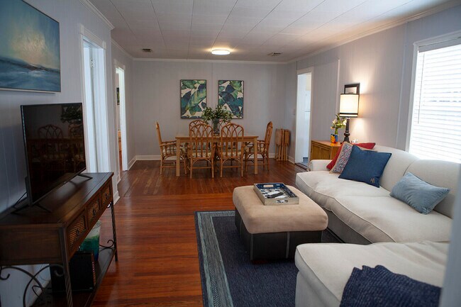 Building Photo - 419 43rd St