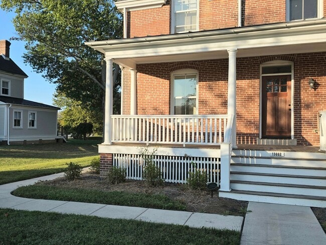 Building Photo - 1306 Officers Row