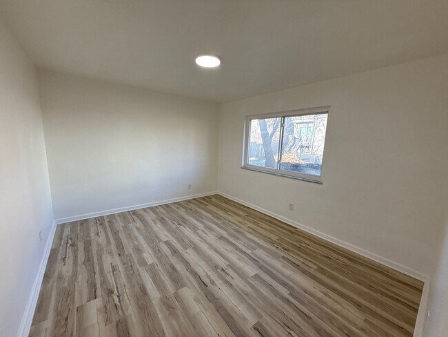 Building Photo - Kirkup Ave