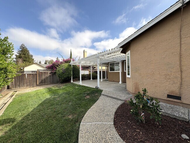 Building Photo - 3532 Rollingside Dr