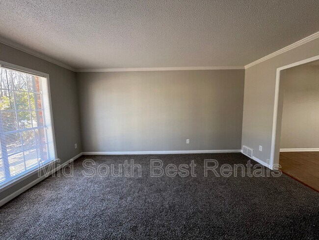 Building Photo - 2935 Invergarry Rd