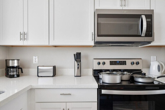 Building Photo - 6606 W Paradise Ln