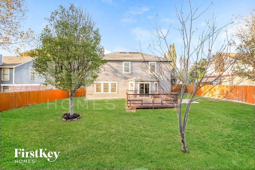 Building Photo - 3438 Columbia Dr