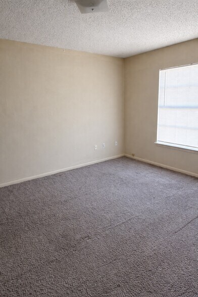 Building Photo - 4505 Hunt Cir