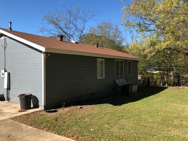 Building Photo - 1705 4th Pl NW