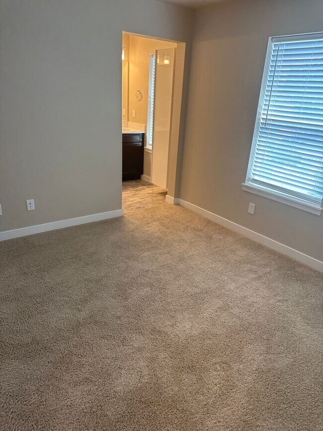 Building Photo - Newer Construction Home Ready NOW