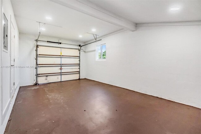 Building Photo - 8705 Tahiti Ln