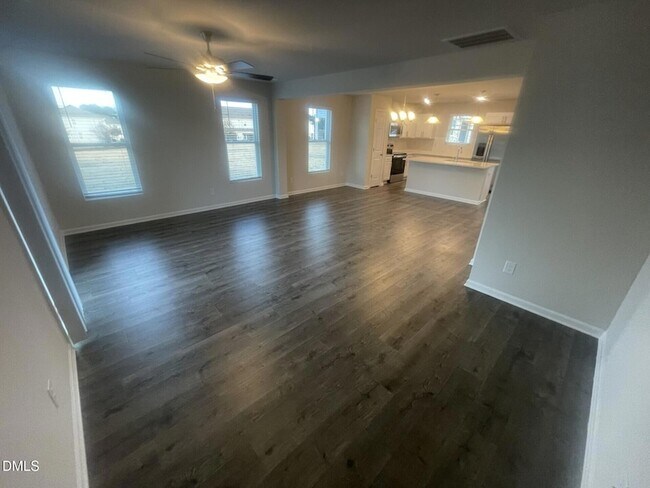 Building Photo - 1002 Peony Ln