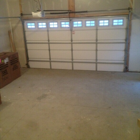 Oversized two car garage - 846 Thompson Drive