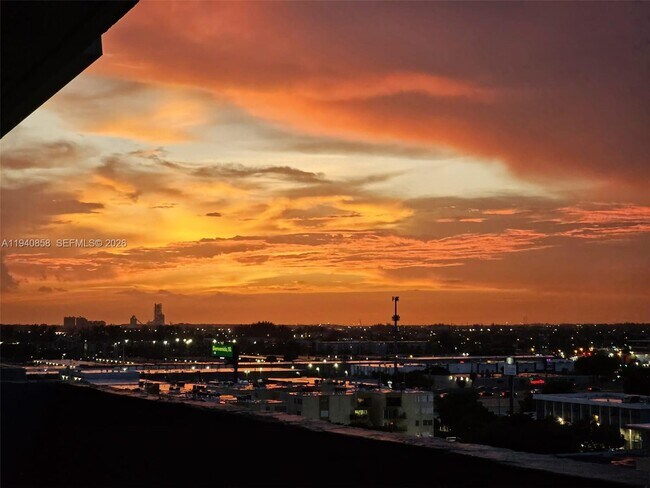 Building Photo - 1825 W 44th Pl