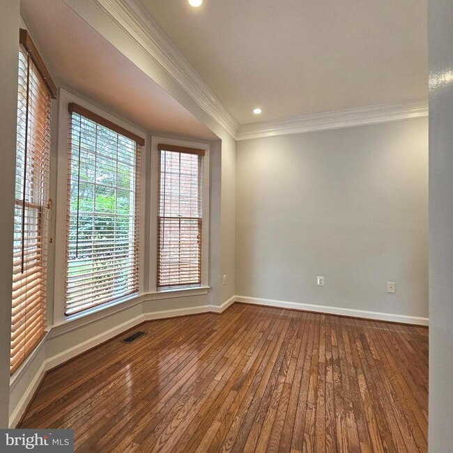 Building Photo - 5267 Tractor Ln