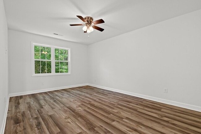 Building Photo - Gorgeous Townhome In Clayton!