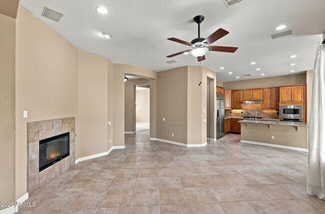 Building Photo - 22114 N San Ramon Dr