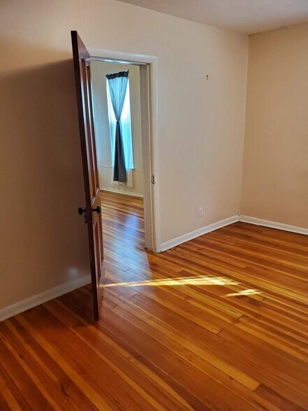Building Photo - 607 Harrison Ave