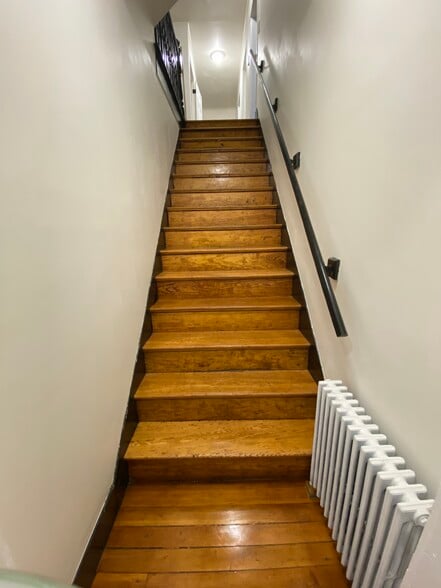 Building Photo - 17 Linden Pl