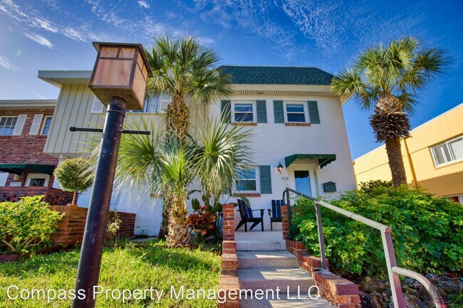 Building Photo - 2 br, 1.5 bath House - 713 W. Venice Ave.