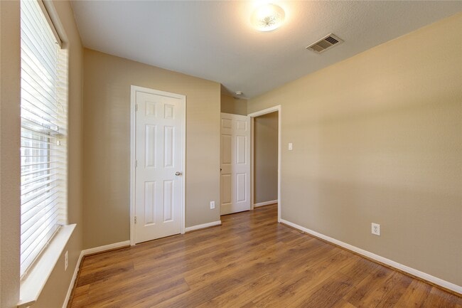 Building Photo - 6814 Manor Terrace Ln