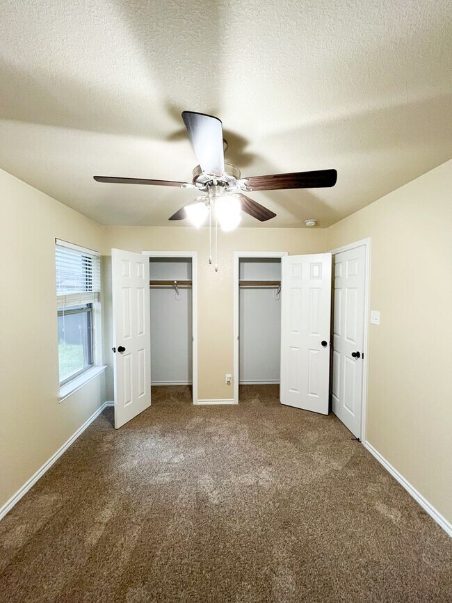 Building Photo - Available 7/16/2025 Beautiful 1 story, 4 b...