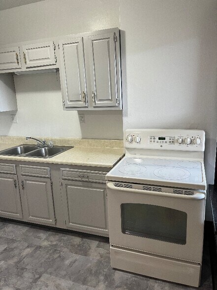 Building Photo - 315 9th St NE