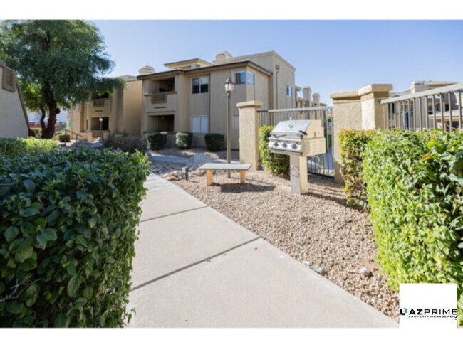 Building Photo - Exquisite Phoenix 2/2 Condo with Pool Views &amp; Resort Amenities!