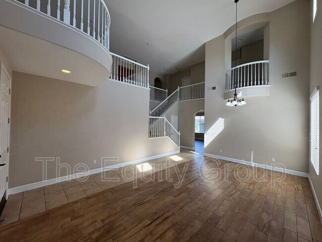 Building Photo - 3116 W Buena Vista Ave