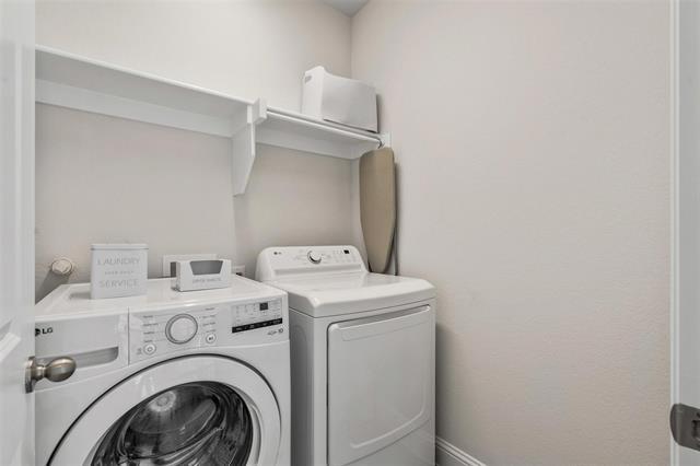 Building Photo - 1220 W Yarrow Ave