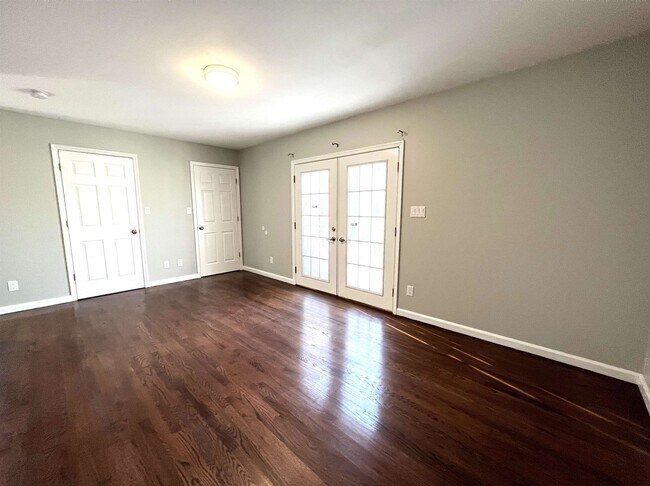 Building Photo - 25 Wallis Ave