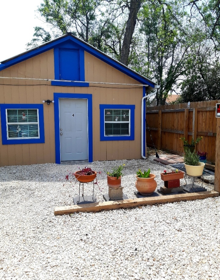 Building Photo - 130 Glenwood Ct