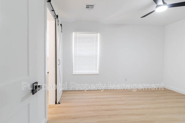 Building Photo - 8913 Bentree Country Way