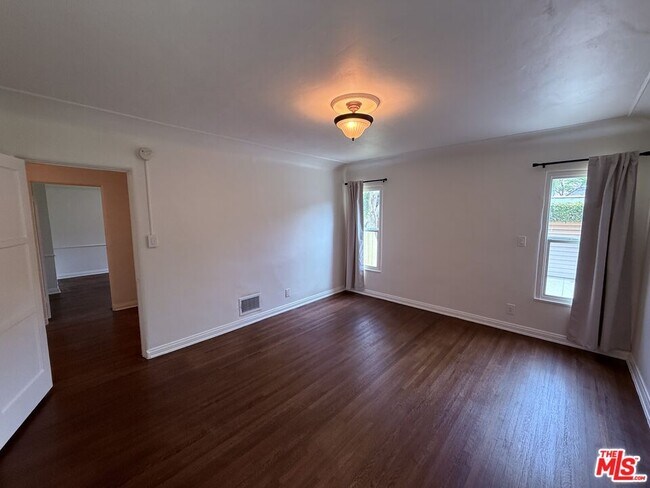 Building Photo - 1032 S Crescent Heights Blvd