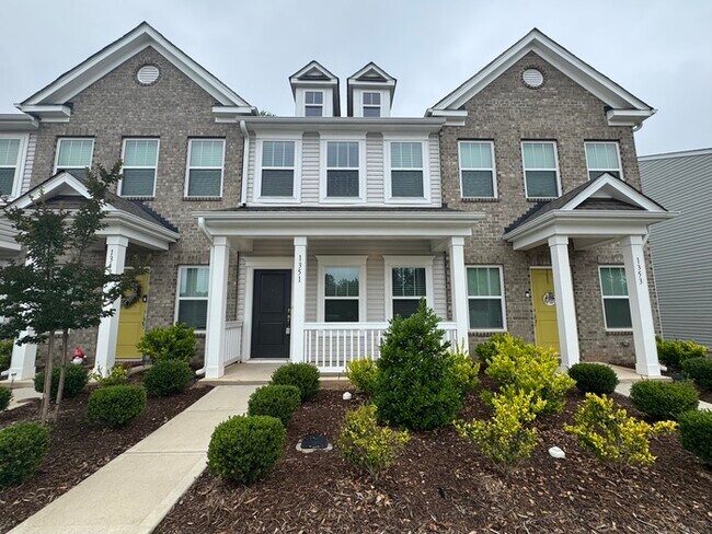 Building Photo - beautiful 2 br 2.5 ba townhome with covered front porch close to I-85