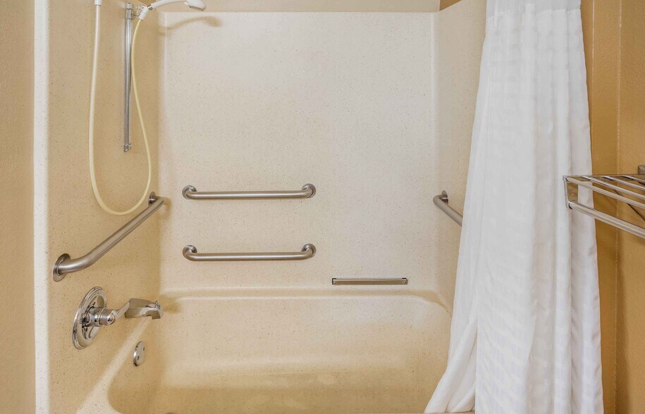 Building Photo - Furnished Studio-New York City - LaGuardia Airport