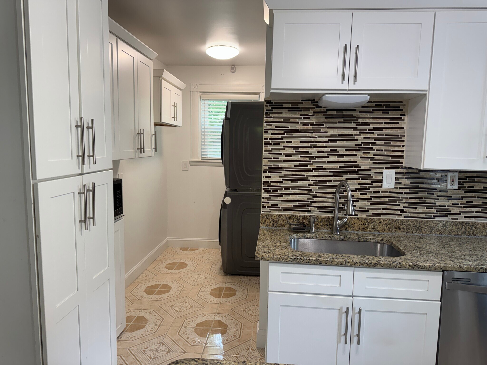 Building Photo - 653 Pleasant Valley Pky