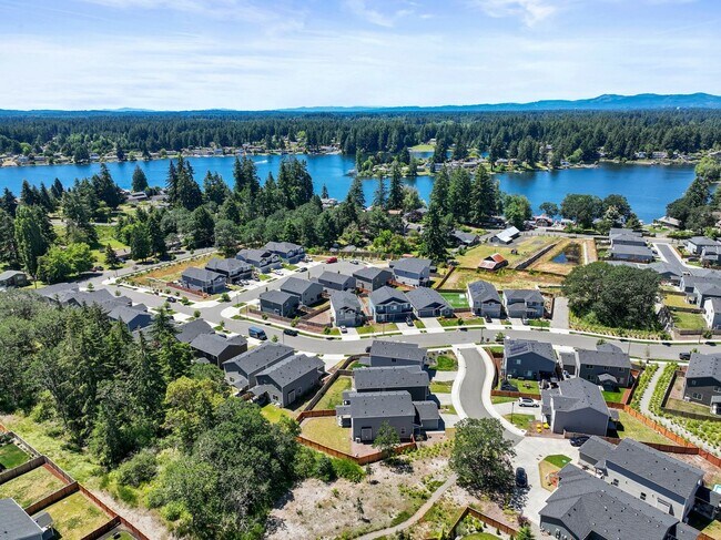 Building Photo - Modern 3-Bed Home in Lacey - $25K+ in Upgr...