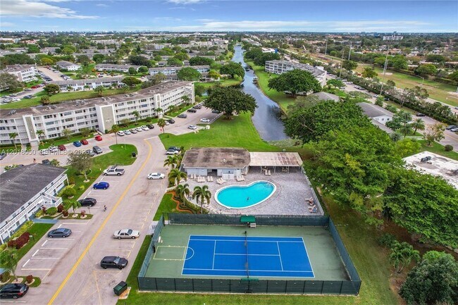 Building Photo - 226 Newport Dr