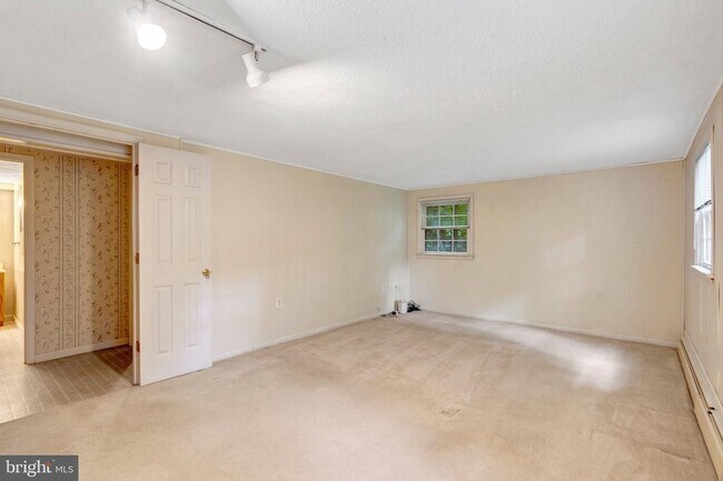 Building Photo - 5315 Summit Dr