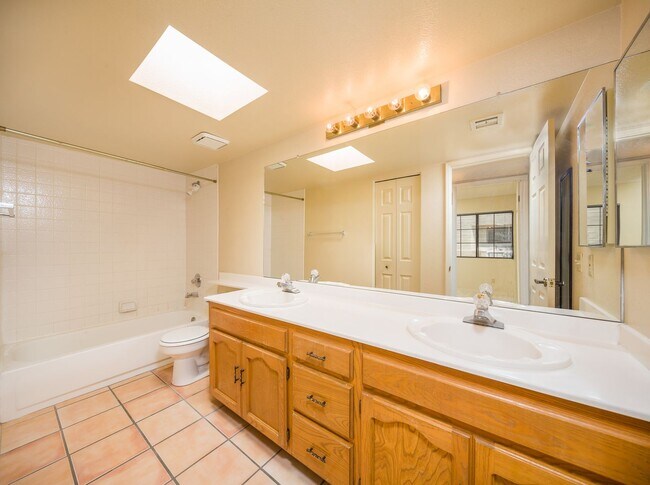 Building Photo - 2BR-2BATH  IN SOUGHT AFTER TWELVE HUNDRED ...