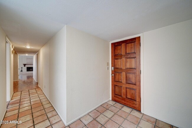 Building Photo - 616 E Manzanita Dr